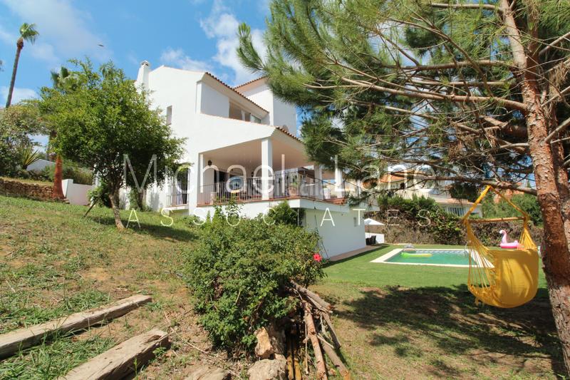 Foto 8d0cca7d-e1d0-441f-a9d3-83c6bc4b09dc. Chalet con camino parcheggio piscina in Sotogrande alto Sotogrande