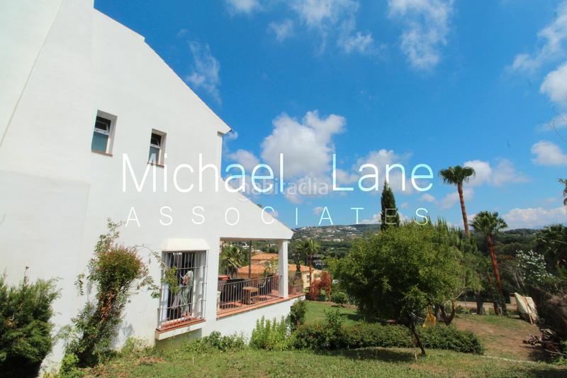 Foto b0fce2d8-6e3c-47c3-afd9-b80ab1a51d02. Chalet con camino parcheggio piscina in Sotogrande alto Sotogrande