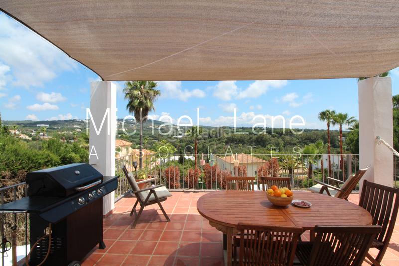 Foto bd50ff43-7051-45e2-a877-36311b5044fb. Chalet con camino parcheggio piscina in Sotogrande alto Sotogrande