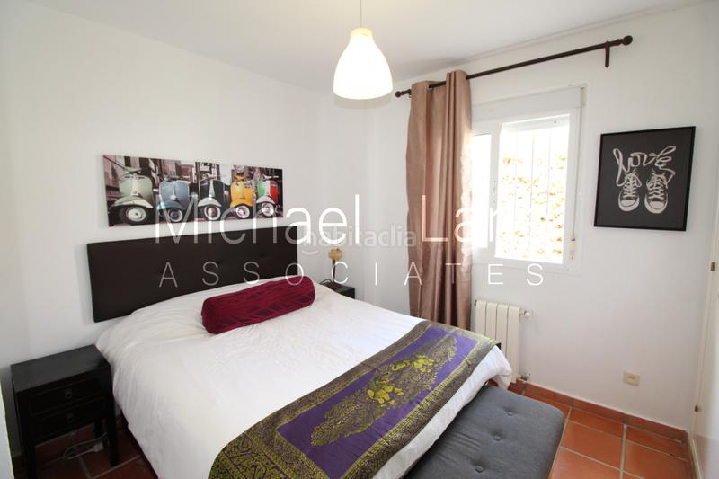 Foto be432005-8877-415b-9288-12dea4027a42. Chalet con camino parcheggio piscina in Sotogrande alto Sotogrande