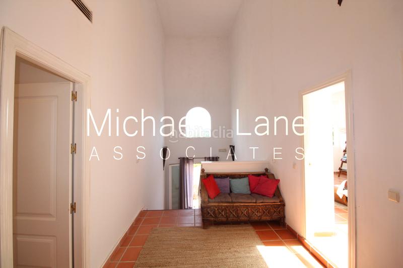 Foto c78c4ee3-1b1f-4e76-bd89-80ebfa00160c. Chalet con camino parcheggio piscina in Sotogrande alto Sotogrande