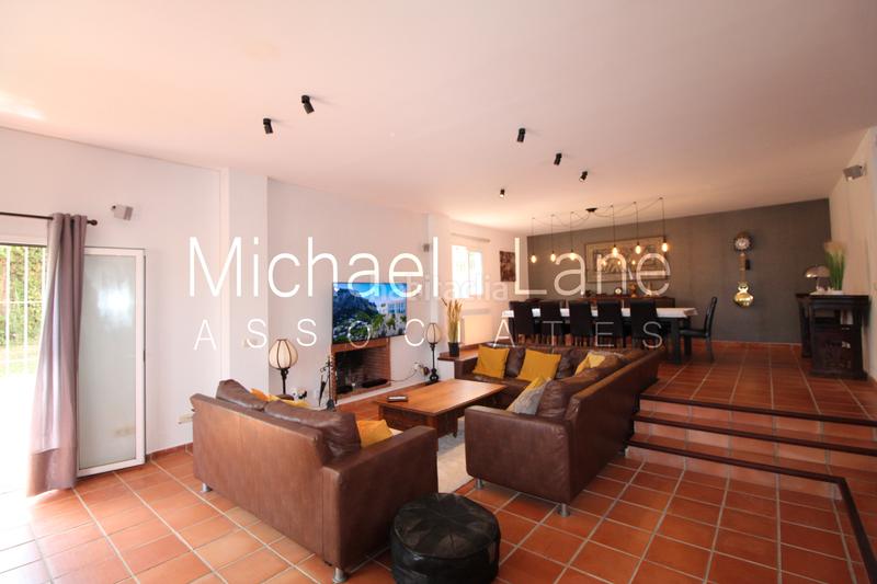 Foto c98ef41e-aef6-4f7a-9efe-f9857737af74. Chalet con camino parcheggio piscina in Sotogrande alto Sotogrande