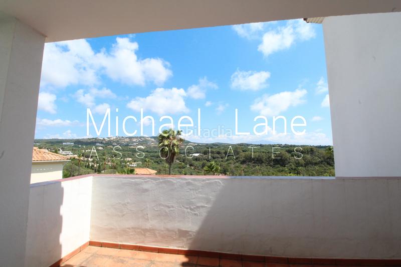 Foto ce0d6152-0b8a-45c1-9161-87ac4baa7476. Chalet con camino parcheggio piscina in Sotogrande alto Sotogrande