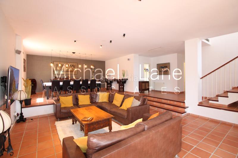 Foto e6c0dfbf-1a9a-4313-ba2a-9bb12b093968. Chalet con camino parcheggio piscina in Sotogrande alto Sotogrande