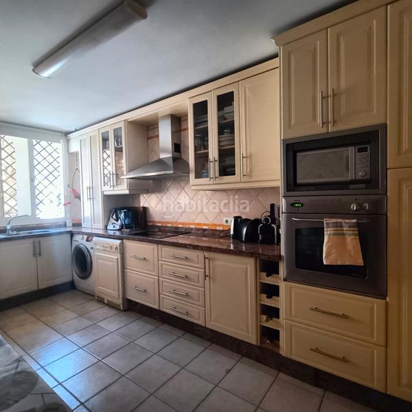 Foto 4d6e8a12-401f-4702-adfa-78b4d61e9f82. Maison jumelée avec cheminée parking piscine dans puerto de Estepona Estepona