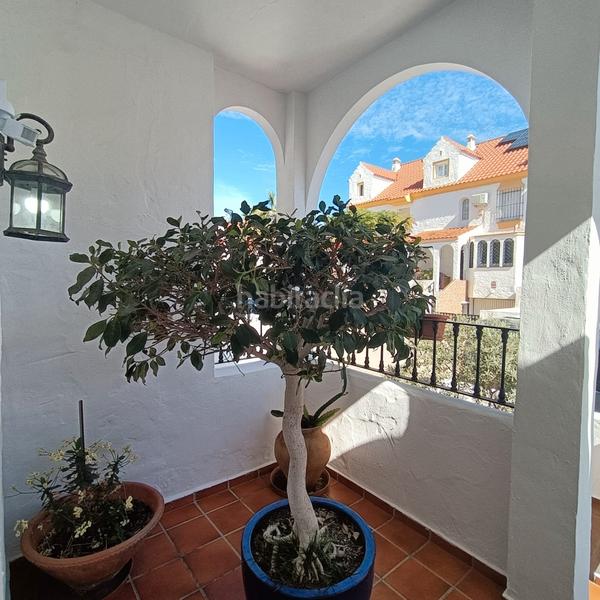 Foto 4ecd0bce-89a7-4199-a303-8a9dbc4cb3ec. Maison jumelée avec cheminée parking piscine dans puerto de Estepona Estepona