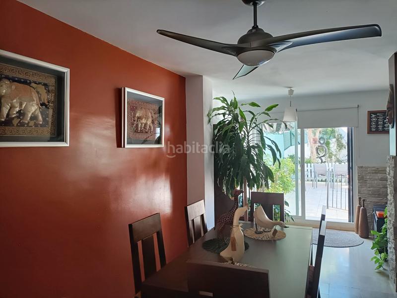 Foto 5aecbfcd-8df1-454f-a470-beb55e4d05c4. Maison jumelée avec cheminée parking piscine dans puerto de Estepona Estepona