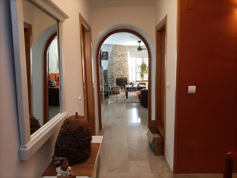 Foto 61a89dc3-cacc-4b00-aa45-17757137c12a. Maison jumelée avec cheminée parking piscine dans puerto de Estepona Estepona