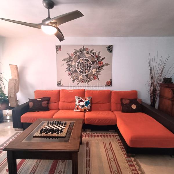 Foto 66bec6ac-e549-4d1e-8739-5f8fa46a69aa. Maison jumelée avec cheminée parking piscine dans puerto de Estepona Estepona