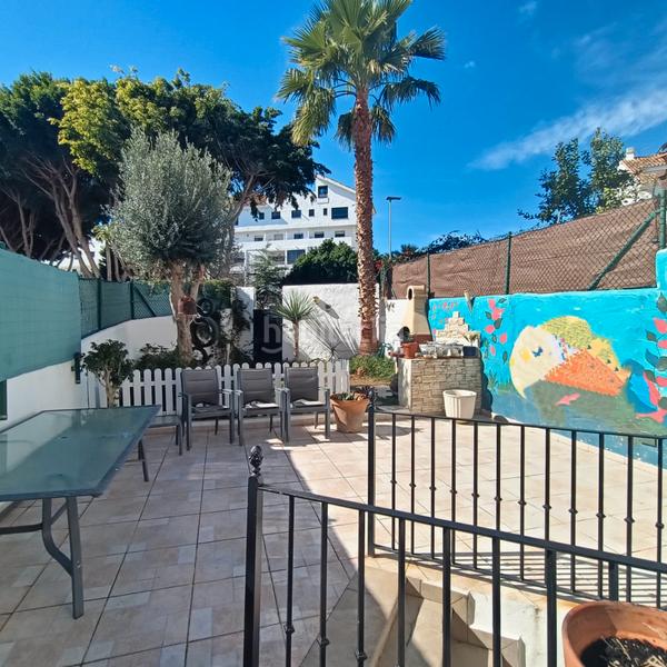 Foto 7b796cb2-e6ab-4f9f-b3ad-b7fa90aa6f15. Maison jumelée avec cheminée parking piscine dans puerto de Estepona Estepona