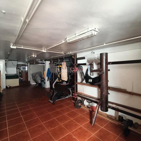 Foto 864f7a6a-6abc-4bf8-94d7-0de81719d5f4. Maison jumelée avec cheminée parking piscine dans puerto de Estepona Estepona