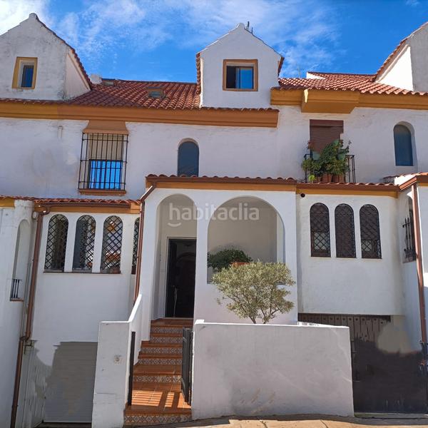 Foto a8f78a71-f889-40c8-a23e-ab574e101243. Maison jumelée avec cheminée parking piscine dans puerto de Estepona Estepona