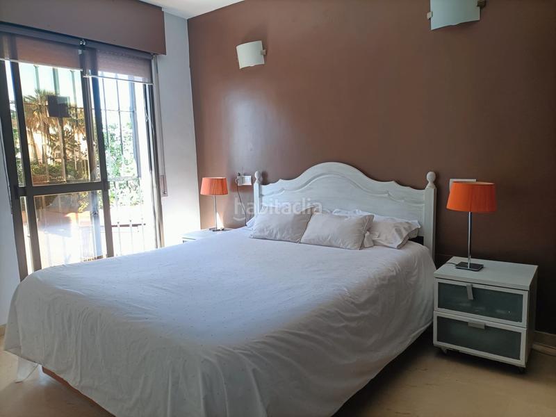 Foto abdbefc0-f0f5-470d-bb7a-44197e75b2b7. Maison jumelée avec cheminée parking piscine dans puerto de Estepona Estepona