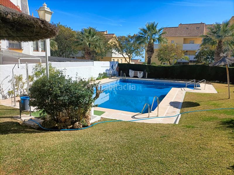 Foto dc33444f-56a5-4ede-b9bb-adaa8e94d4d3. Maison jumelée avec cheminée parking piscine dans puerto de Estepona Estepona