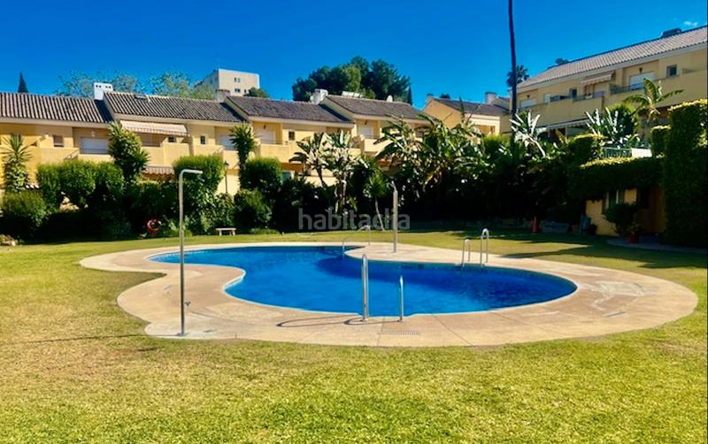 Foto 0a31f47f-643f-4264-a81b-88e2ed239374. Casa adossada amb piscina a Los Llanos Estepona