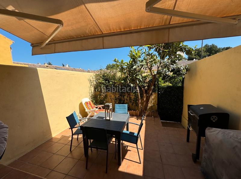 Foto a8b174ad-b49f-47eb-9485-1ab6f4472868. Casa adossada amb piscina a Los Llanos Estepona