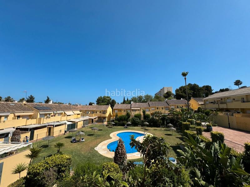 Foto f05692b4-3d1a-435f-97e3-ee144df7a47b. Casa adossada amb piscina a Los Llanos Estepona
