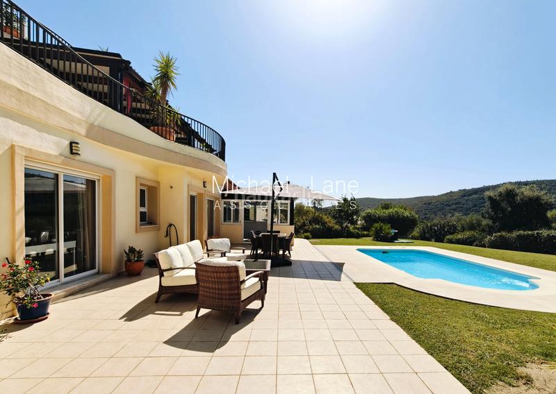 Foto c5e8de71-21cc-4c73-b57e-6aefb91447ca. Erdgeschoss mit pool in Sotogrande alto Sotogrande