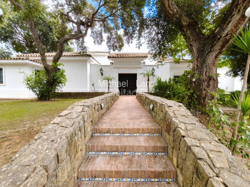 Foto 115f3c24-802e-4bb9-b2f5-cc194014f301. Chalet avec cheminée chauffage parking piscine dans Sotogrande