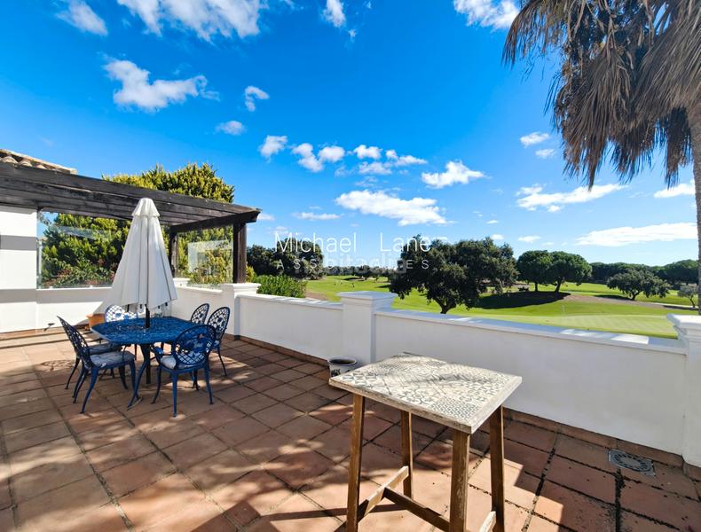 Foto 1892b03d-5398-4ed1-8a24-426ba9686e9d. Chalet avec cheminée chauffage parking piscine dans Sotogrande