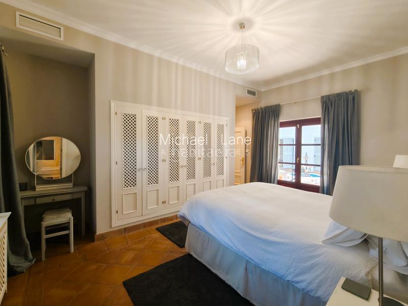 Foto 2bef2384-55f9-416f-a001-b9992c975236. Chalet avec cheminée chauffage parking piscine dans Sotogrande