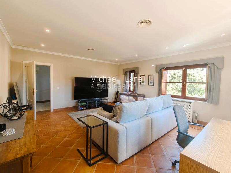 Foto 2f482f1c-c327-4ff3-8989-525038d18ae1. Chalet avec cheminée chauffage parking piscine dans Sotogrande