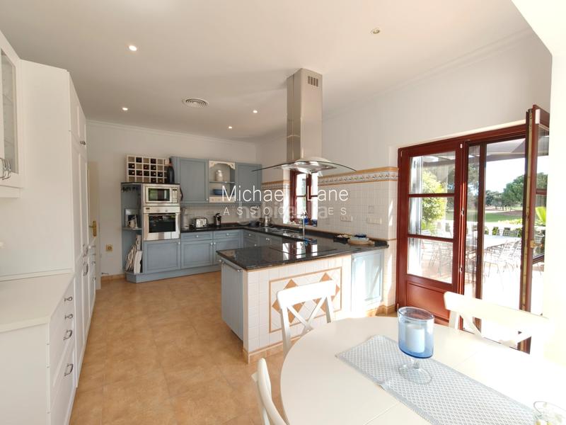 Foto 39db90ca-6f66-4746-a0de-01730c1370c7. Chalet avec cheminée chauffage parking piscine dans Sotogrande