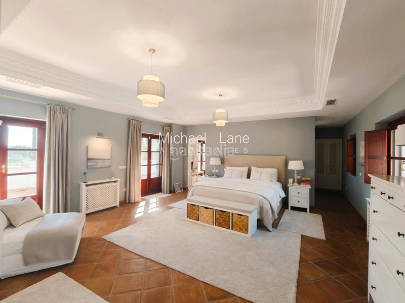 Foto 3e9dba55-4125-4a50-9559-df31327f99d0. Chalet avec cheminée chauffage parking piscine dans Sotogrande