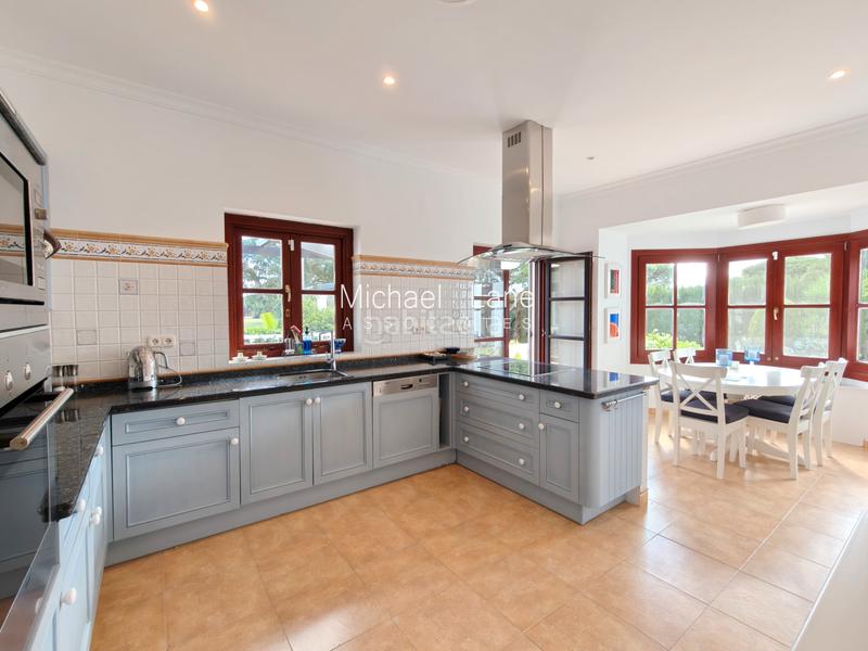 Foto 6d562553-3741-445d-b0c4-aa3780a9b8f4. Chalet avec cheminée chauffage parking piscine dans Sotogrande