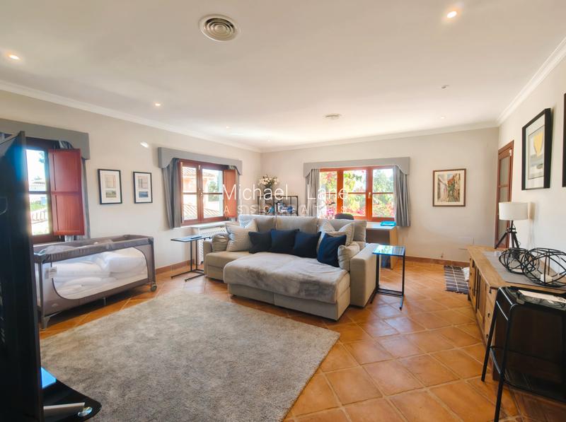 Foto 7a5a72ee-80a1-4fbf-92a9-ff570335579e. Chalet avec cheminée chauffage parking piscine dans Sotogrande