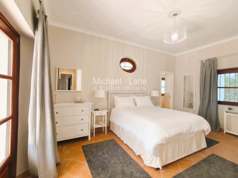 Foto ca090234-36fa-49c8-9dd9-a559bb2180db. Chalet avec cheminée chauffage parking piscine dans Sotogrande