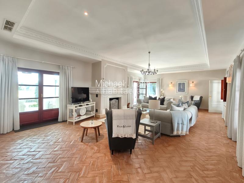 Foto cb0e84cd-8ee6-4000-94d3-daea13a39a99. Chalet avec cheminée chauffage parking piscine dans Sotogrande