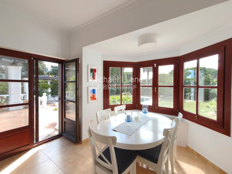 Foto cdb56b08-b44f-492e-9214-fd63e28ba9c3. Chalet avec cheminée chauffage parking piscine dans Sotogrande