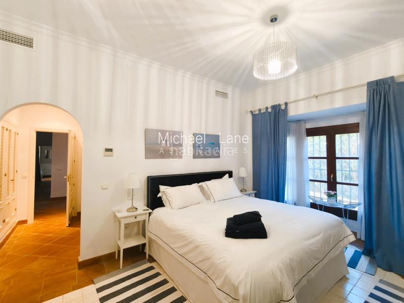 Foto d9a7f0fd-32d1-4f8e-ad45-7ddbc24928e0. Chalet avec cheminée chauffage parking piscine dans Sotogrande