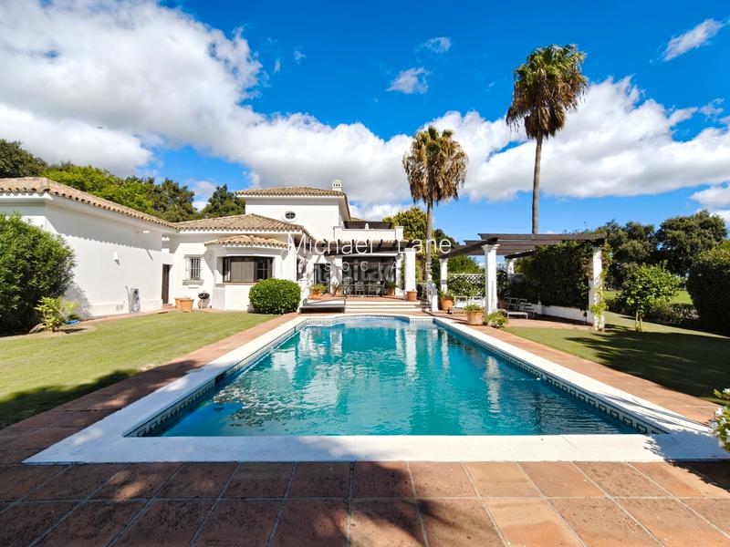 Foto dfb05b93-a1ce-4112-96c5-bddbca278a6f. Chalet avec cheminée chauffage parking piscine dans Sotogrande