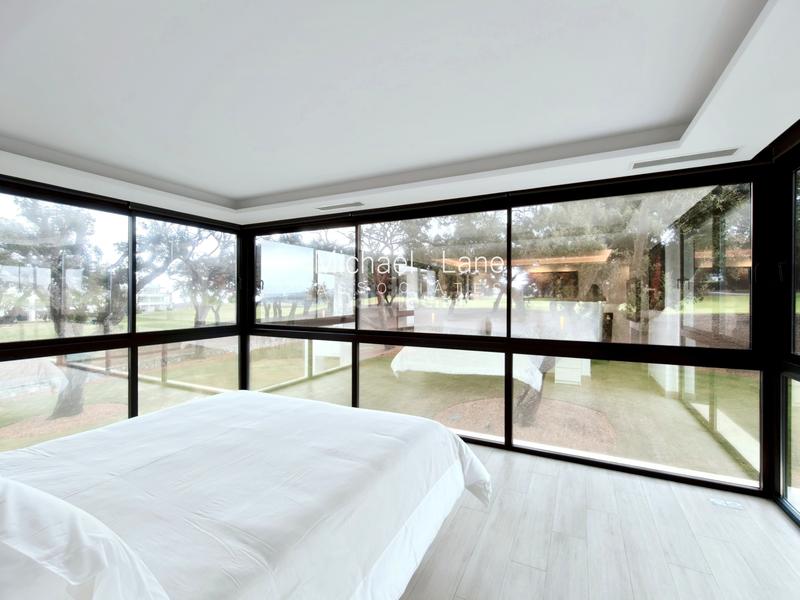 Foto 0f37d4a5-777b-4251-aba4-a4dbadb00f4a. Xalet amb aparcament piscina a Sotogrande alto Sotogrande