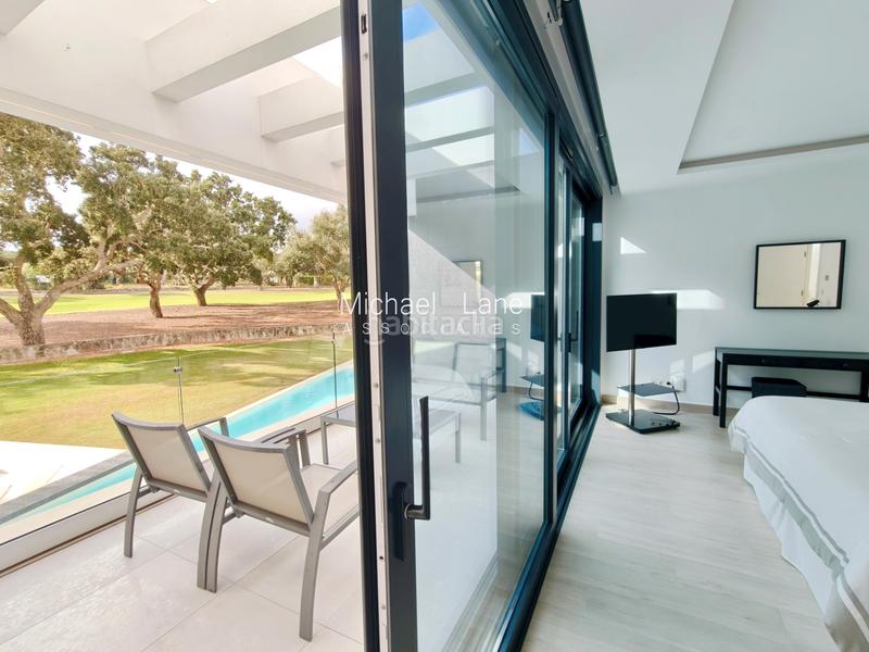 Foto 237b2310-f5a9-4b0e-aa2a-13cbaafb14e8. Xalet amb aparcament piscina a Sotogrande alto Sotogrande