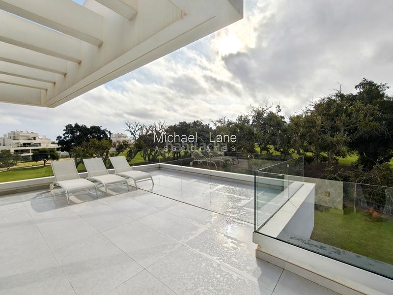 Foto 3632d545-ce82-48e5-b63f-206d97879626. Xalet amb aparcament piscina a Sotogrande alto Sotogrande