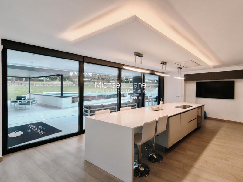 Foto 4b26c3e6-b64b-4fa8-bb02-3e2489b4def0. Xalet amb aparcament piscina a Sotogrande alto Sotogrande