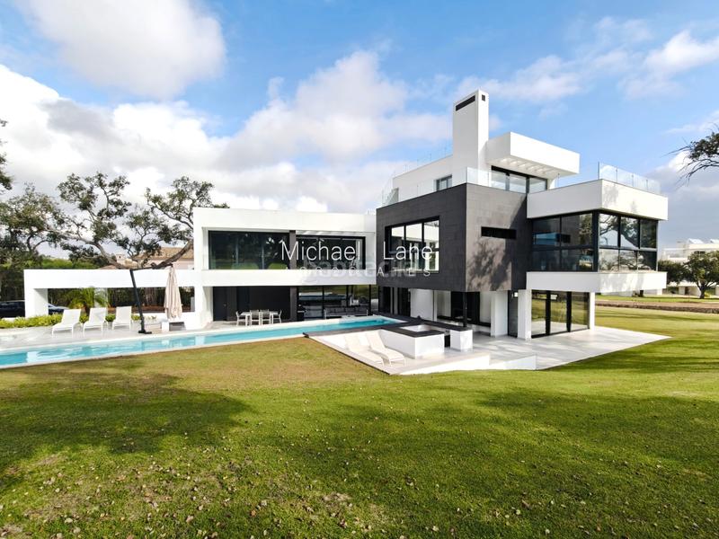 Foto 52ddad59-b4bc-4b4d-b1a7-b642f2ffaae4. Xalet amb aparcament piscina a Sotogrande alto Sotogrande