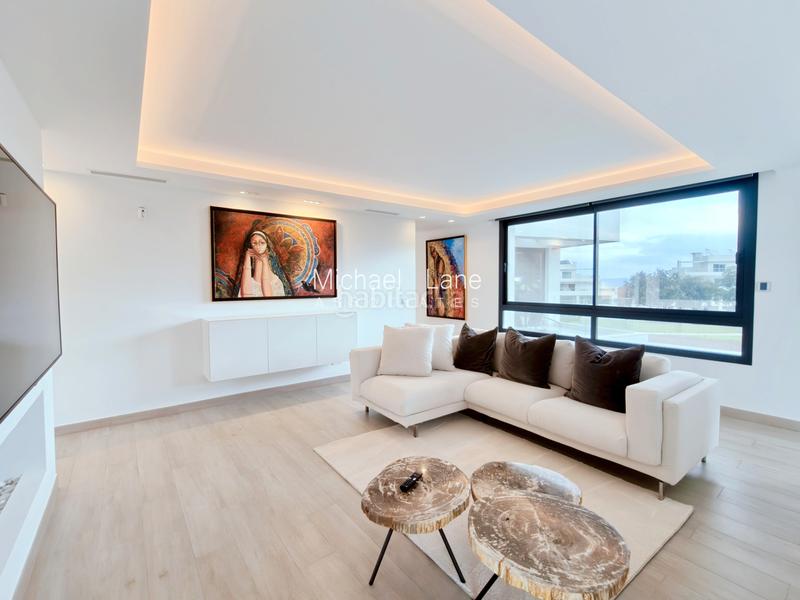 Foto 5ad791c1-2fad-4bad-adbe-828b3600e574. Xalet amb aparcament piscina a Sotogrande alto Sotogrande