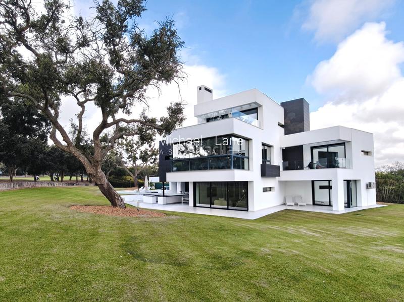 Foto 8decef57-fbc2-403a-8ac8-848c691c2de4. Xalet amb aparcament piscina a Sotogrande alto Sotogrande