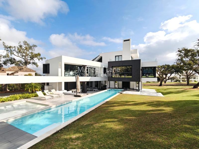 Foto a8e18836-2c03-4717-a704-a203e56f5fde. Xalet amb aparcament piscina a Sotogrande alto Sotogrande