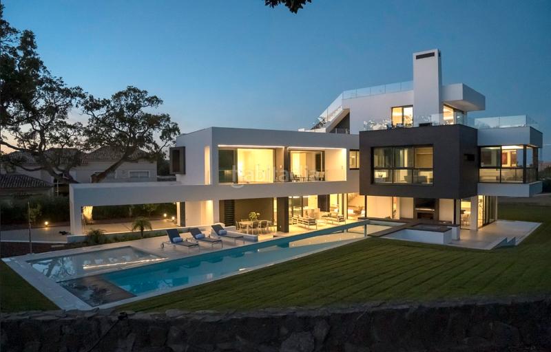 Foto b9513897-46f4-4f72-8e9c-cbfc1629caa2. Xalet amb aparcament piscina a Sotogrande alto Sotogrande