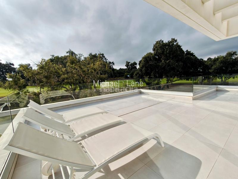 Foto ca3dc7e9-0838-4a7d-b408-44de1e976e7e. Xalet amb aparcament piscina a Sotogrande alto Sotogrande