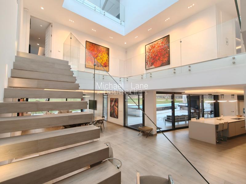 Foto f284e105-10aa-4ba8-9508-b26ff64dd4ef. Xalet amb aparcament piscina a Sotogrande alto Sotogrande