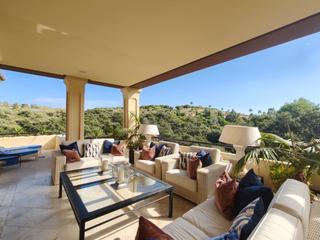 Pis  Avenida los cortijos. Elegante apartamento de 3 dormitorios en valgrande, sotogrande a