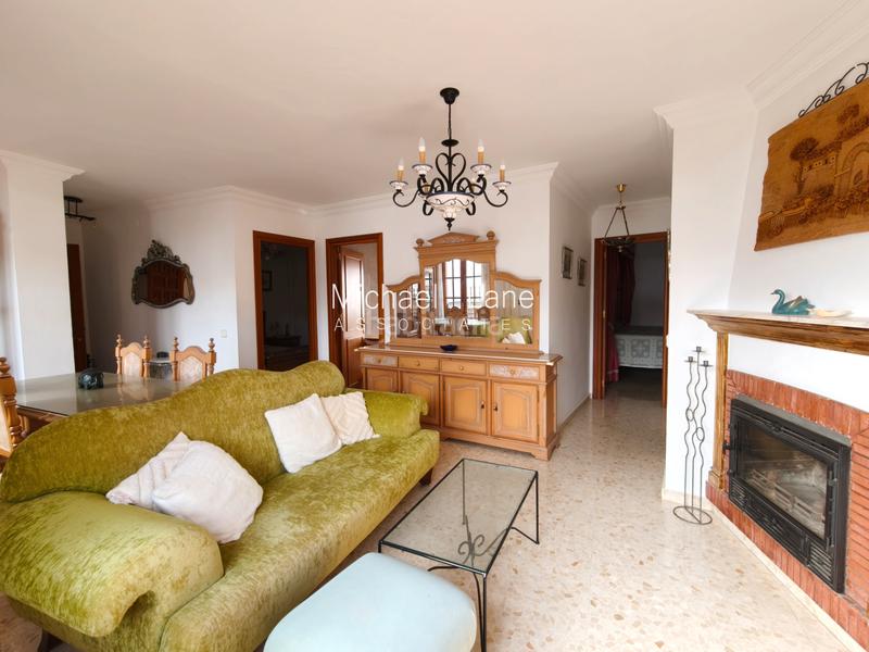 Foto 26a3441f-2875-40f0-a150-b34a5d6d5434. Attique avec cheminée dans Centro Estepona