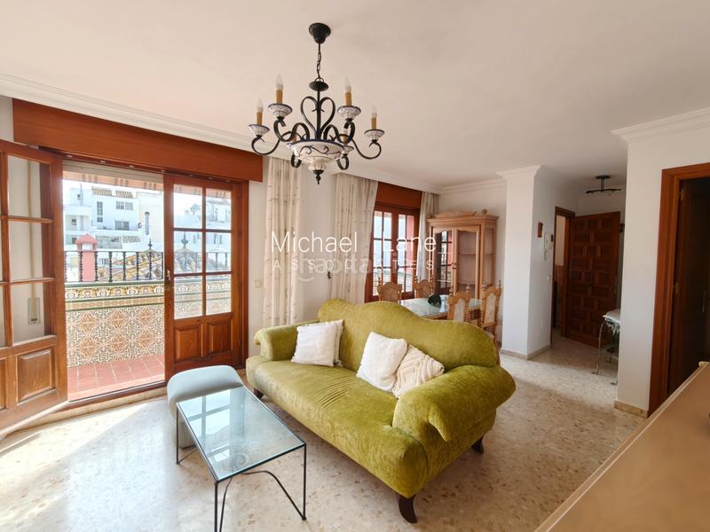 Foto 4683cd6f-c8ad-42f1-b3f7-ce210ba87c8c. Attique avec cheminée dans Centro Estepona