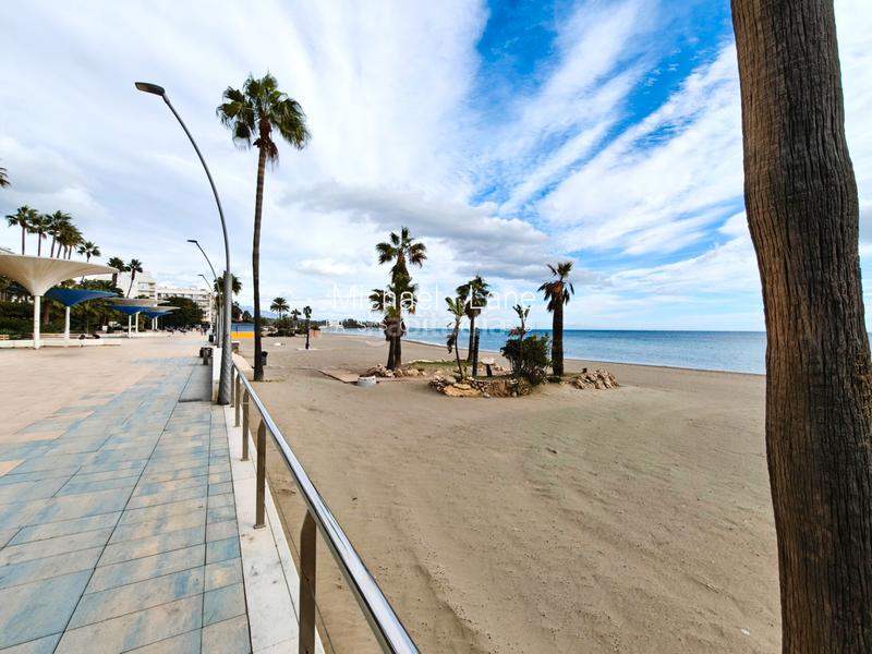 Foto 5ad347bf-a038-4658-a1e4-3a75d088f4f4. Attique avec cheminée dans Centro Estepona